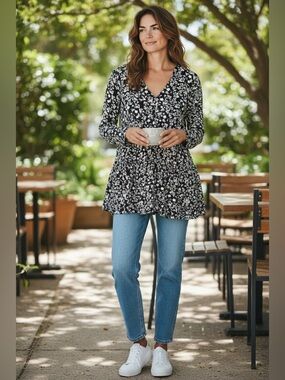 Lane Bryant Black & White Floral V-Neck Peplum Tunic